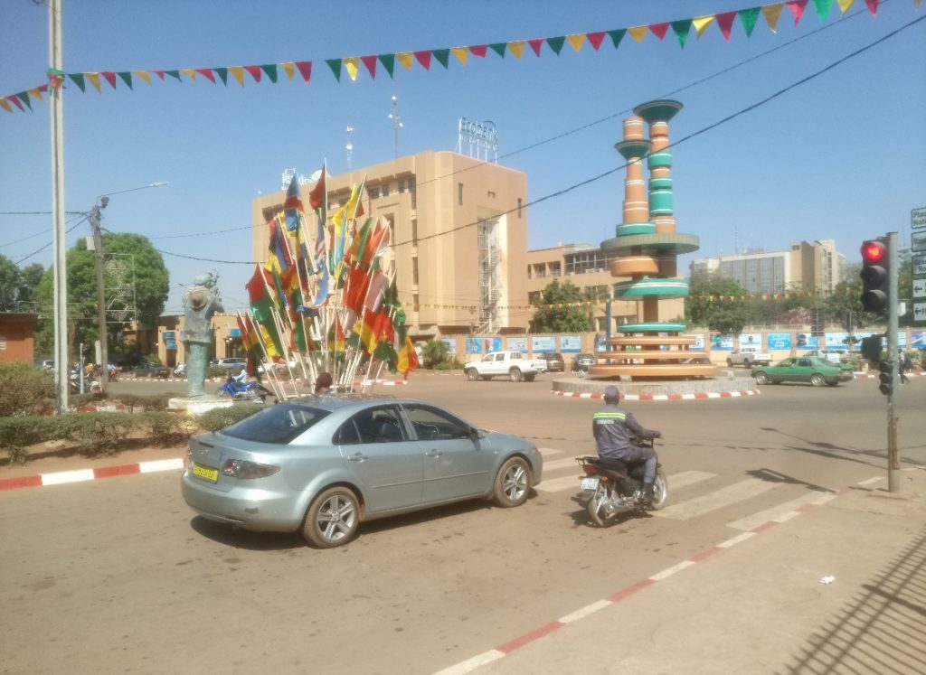 Burkina dix nouveaux ambassadeurs présentent leurs lettres de créance